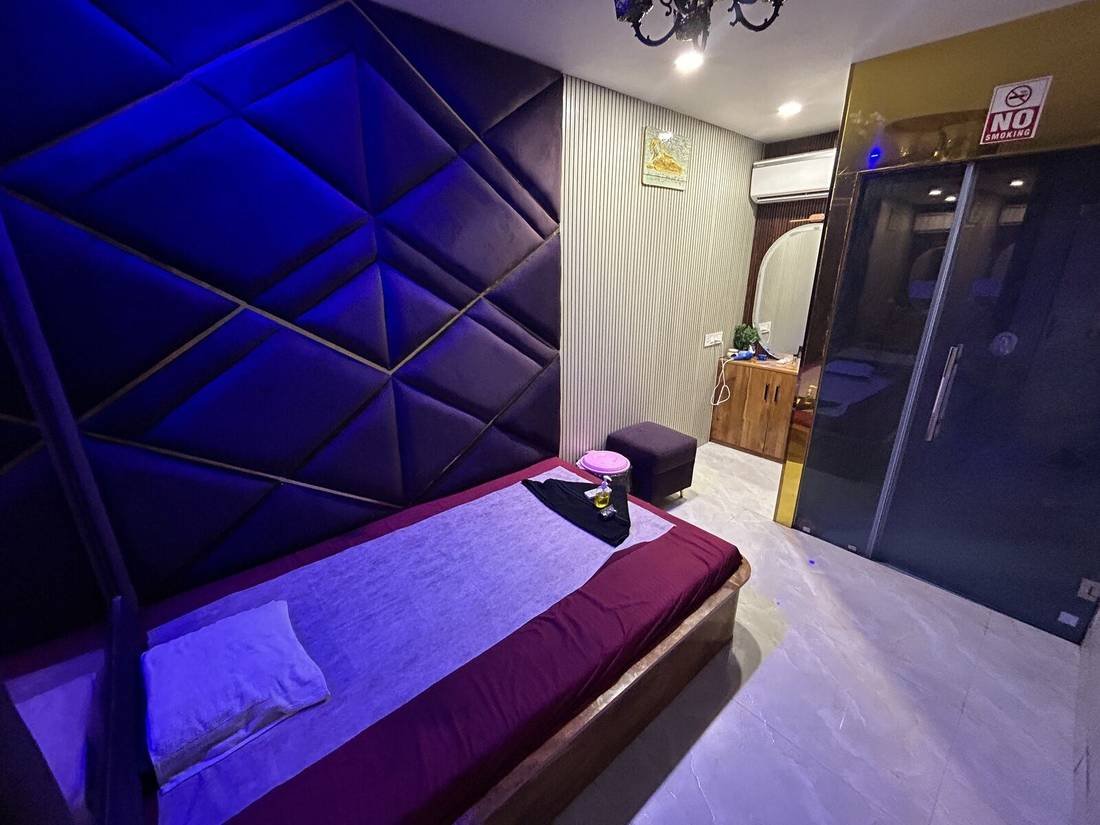 Treatment room with wardrobe at Wings Spa